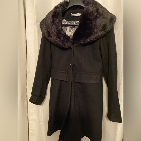Rickiโs XS Long coat. - Picture 1 of 5